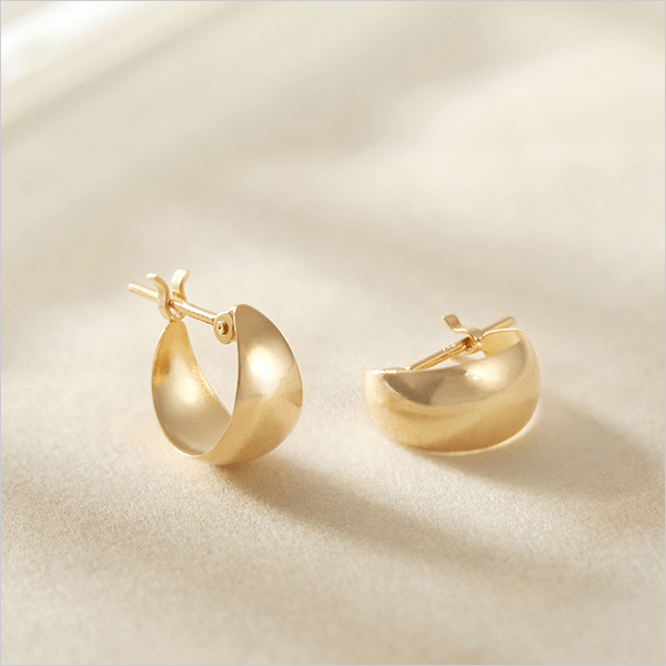 【普段使いにオススメ・デイリーピアス】1つは持っていたいシンプルで万能なメタルフープピアス