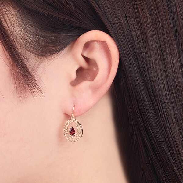 K10イエローゴールドアルマンダインガーネットピアス 