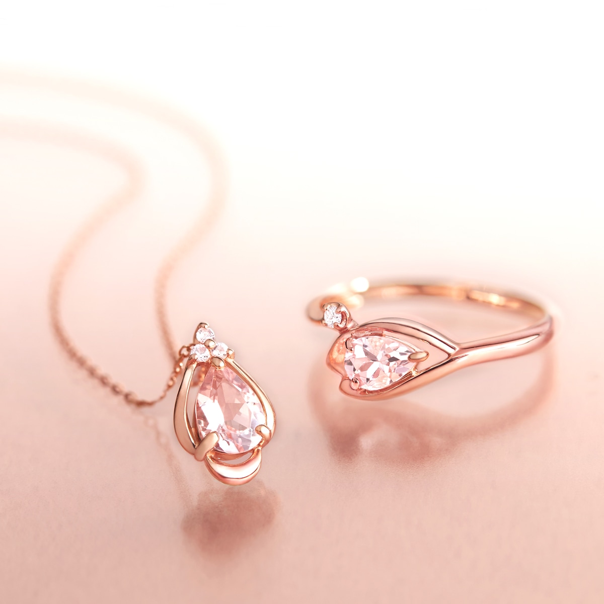 K10�s���N�S�[���h�����K�i�C�g�l�b�N���X