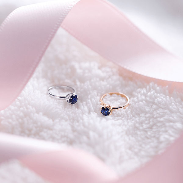 �y9���̒a���΁E�T�t�@�C�A�z�T�t�@�C�A�Ƃ�