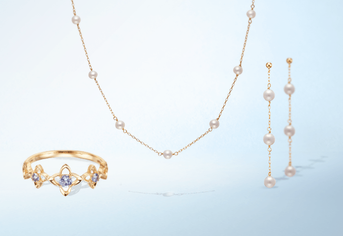 y2025N Gsweet12fځz2025cc~Winter CollectionuShining Landscapev_炩Ȍp[̃lbNXƃsAXɏ񂾌^UiCg̃O킹āAiȉ؂₩R[fɃvX