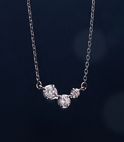 �_�C�������h�̐��Ɍ����Ă��@�ׂȃf�U�C�����v���[���g�Ɋ�΂��|�C���g�̃v���`�i�_�C�������h�l�b�N���X