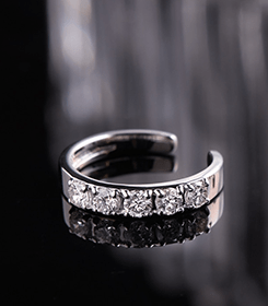 �_�C�������h���ґ�����߂����N���X�}�X�v���[���g�Ɋ�΂��v���`�i�_�C�������h�C���[�J�t(�Б��̂�)