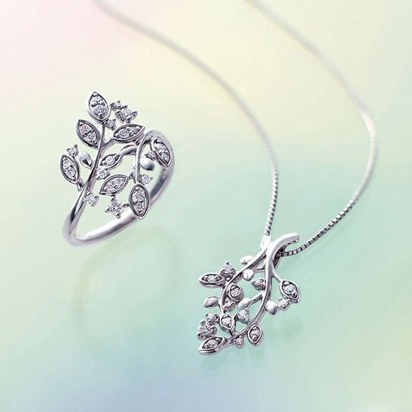 �v���[���g�E�����ւ̂��J���ɃI�X�X���I�y2025 �c�c�~ Wintercollection - Spring Fields - �z���Ȃ₩�Ȏ}�Ԃ�ɁA���߂��_�C�������h��z�u�����{�^�j�J�����`�[�t�̎�����W���G���[