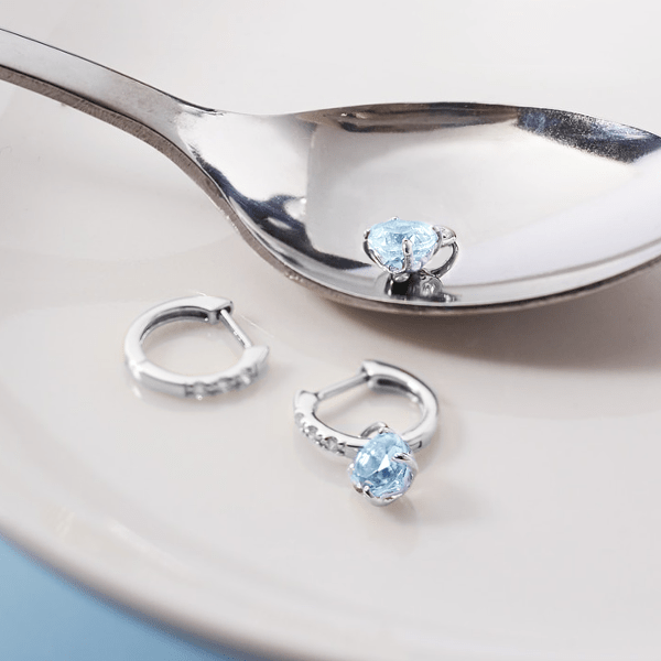 ���J����v���[���g�ɂ������߂ȃA�N�A�}�����s�A�X