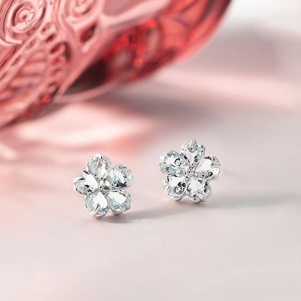 潤んだ煌めき…3月の誕生石「アクアマリンピアス」|TSUTSUMI