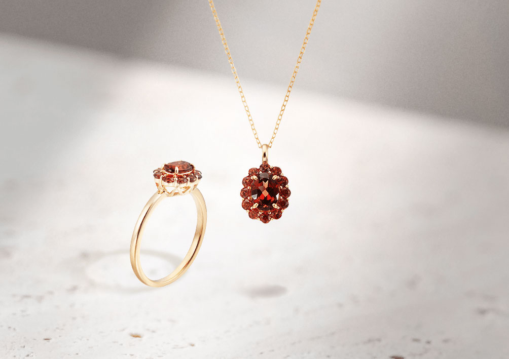 �c�c�~�y 2024 Autumn Collection �uVictorian Colors�v�̃A���}���_�C���K�[�l�b�g�W���G���[�̎G���ŏЉ�ꂽ�g�ݍ��킹